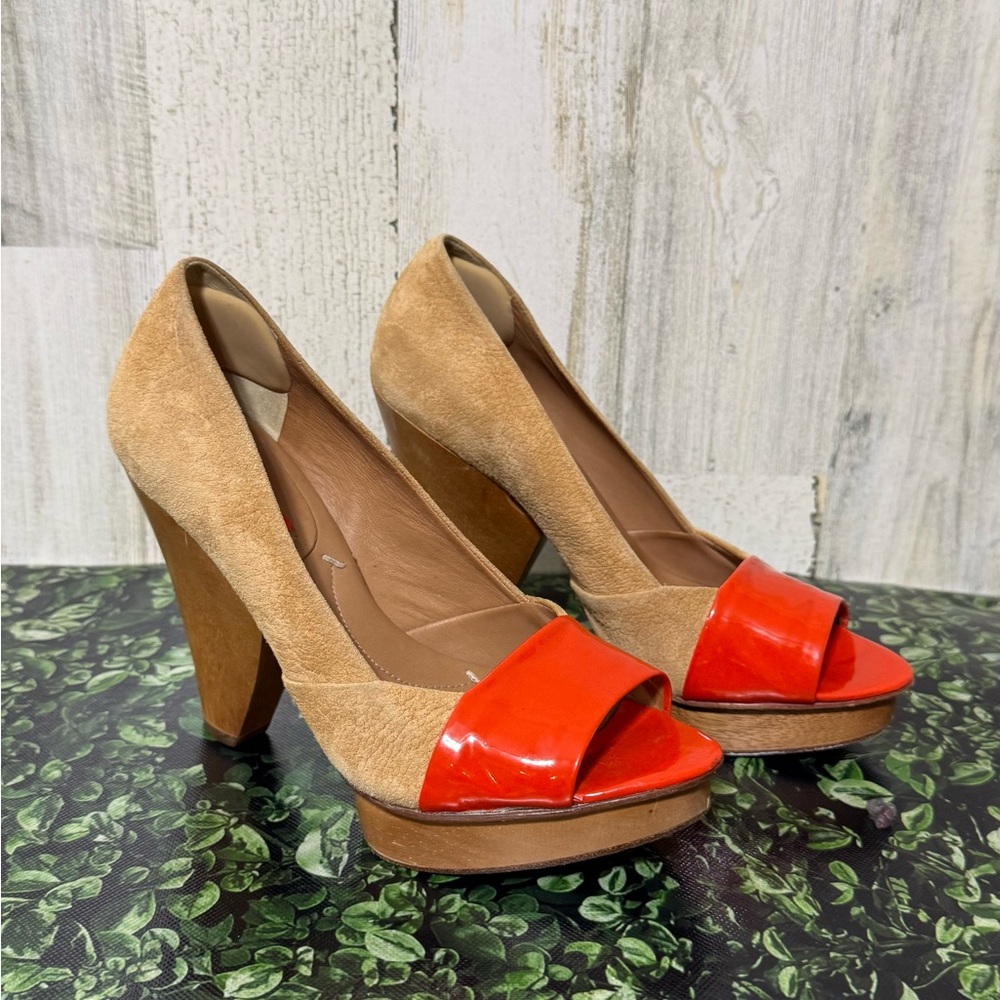 BCBGMaxAzria Wooden Heel Beige Suede and Orange Patent Leather Wedges STUNNING 🤩